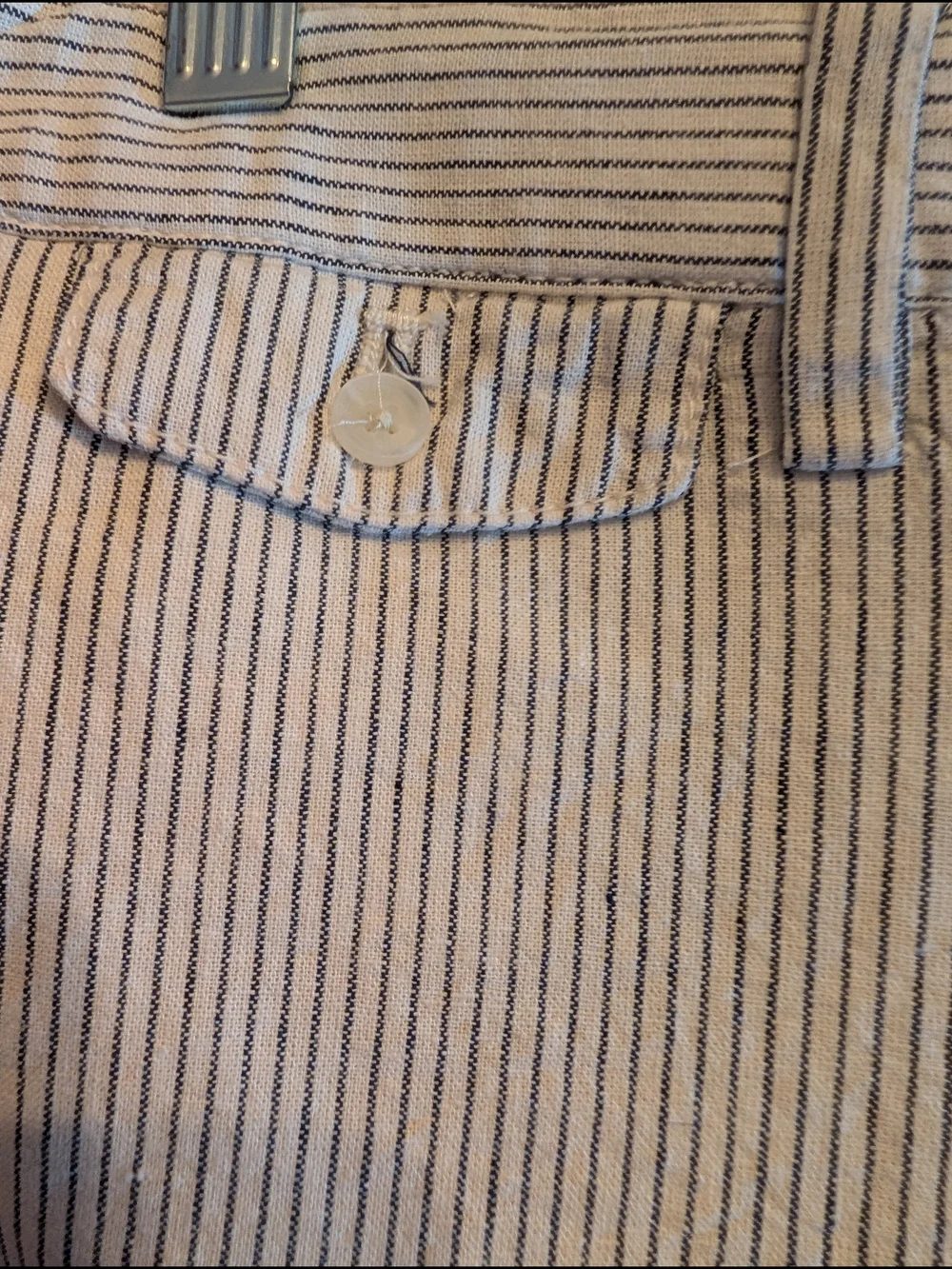 Banana Republic Men's XL White Pinstripe Shorts